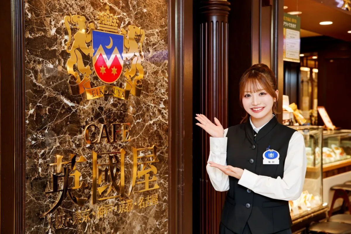 NMB48坂田心咲、なんばでカフェ「英國屋」本気コスプレ　最近「カフェオーレのおかわりも無料になった」とさらりとアピール