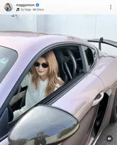 マギー、愛車ポルシェ『GT4RS』とのクールな近影　“リアル女神”な写真に反響「カッコ良すぎる」「壁紙に使えそう」