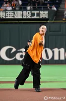 池田エライザ、ジャイアンツ戦の始球式に登場　三塁側に大きく逸れて大照れ