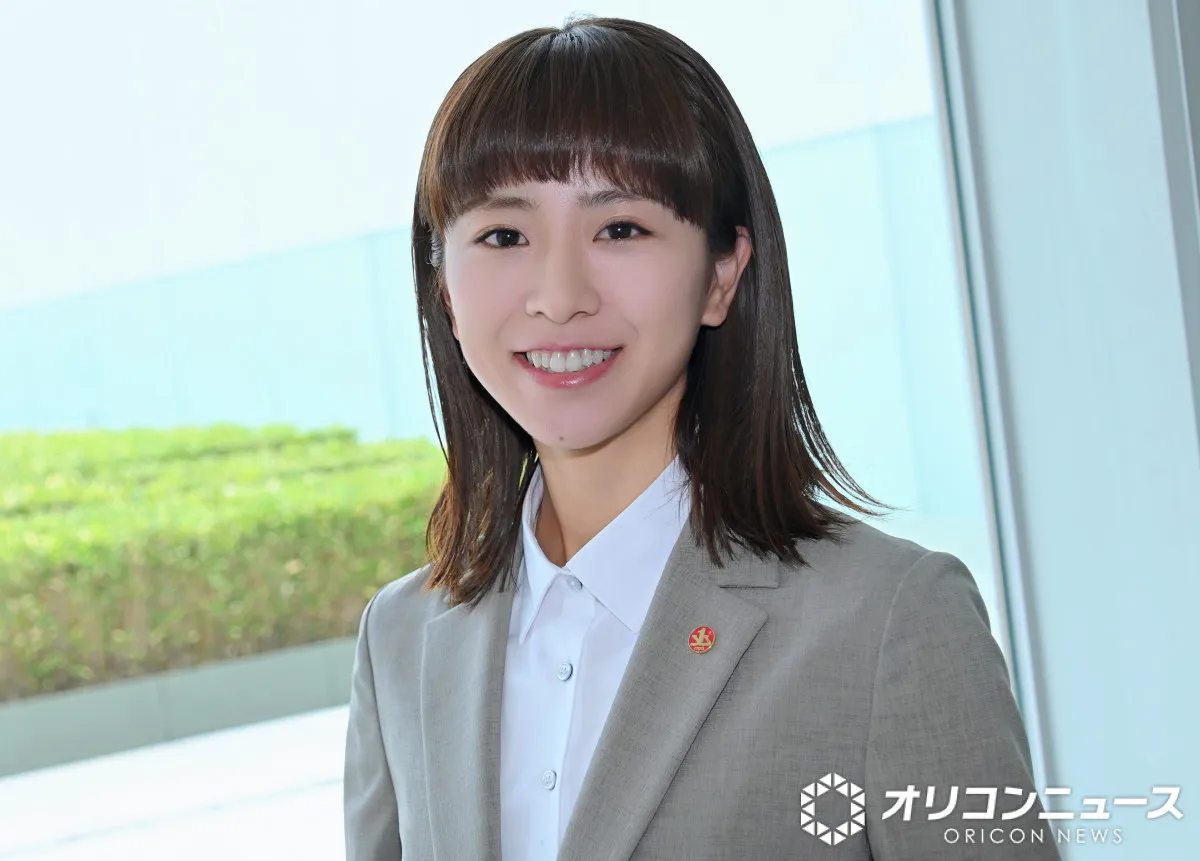 黒島結菜、ドラマ撮影の休憩中に編み物「これはバッグを編んでいるところ」　『未解決の女』現場のオフショットに反響「すごい」「手先が器用なんですね」