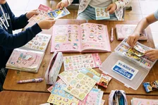 「シール交換、まだ楽しい」「今こそ自分の好みで集める」“見せる収納”としても楽しいシール帳