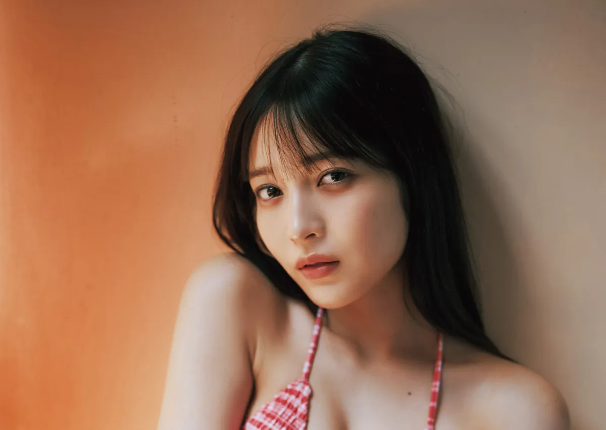 アイドルプロデューサー・黒嵜菜々子、2年ぶりにグラビア解禁　可愛らしさに加え自然体の表情も披露