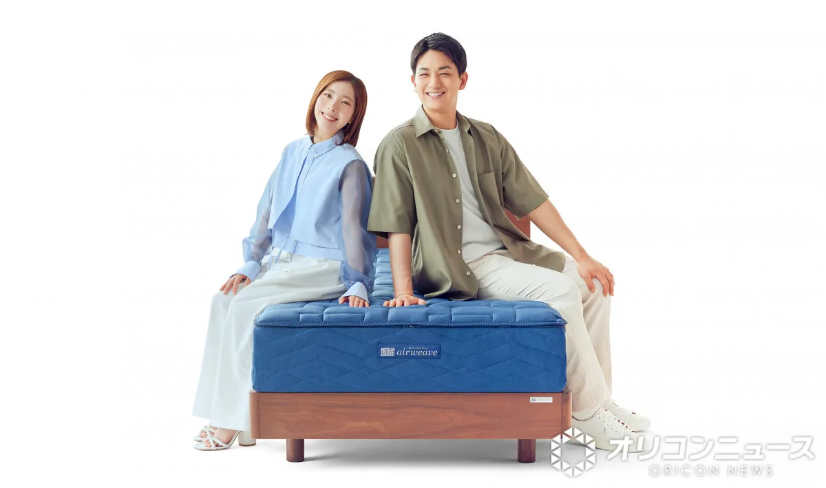 “りくりゅう”三浦璃来＆木原龍一、寝ころび「気持ちいい！」新ショット　「エアウィーヴ」新CM出演へ