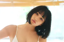 DevilANTHEM.水野瞳、サラサラの黒髪、スラリとしたプロポーションで魅せるナチュラルビューティー