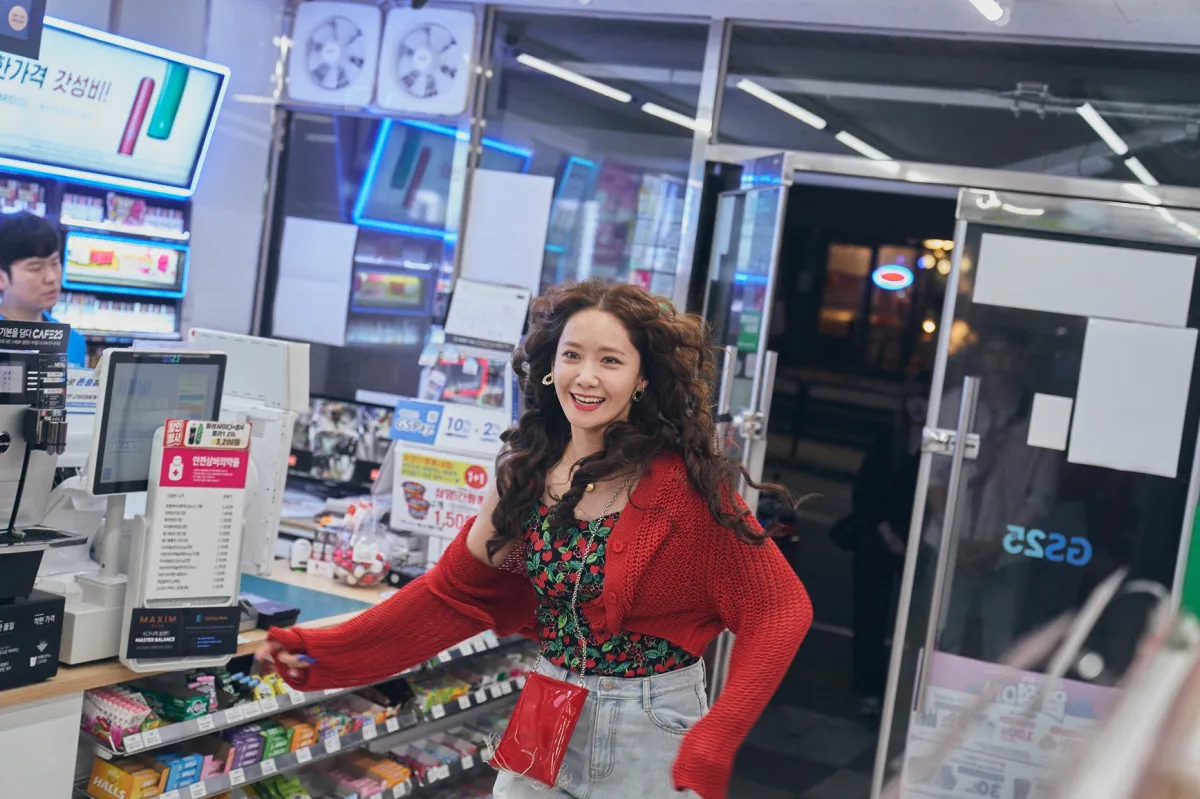 少女時代・ユナ、誕生日に“小悪魔”＆“清楚”な新ビジュアル公開　映画『プリティ・クレイジー 悪魔が引っ越してきた』特別クリップ動画も