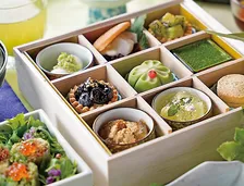 明治記念館の懐石料亭で平日限定「夏のアフタヌーンティー」 和テイストの涼しいスイーツや軽食など【メニュー＆価格】