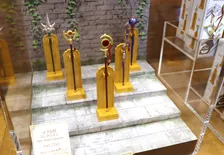 USJ×『葬送のフリーレン』グッズは多彩な品ぞろえ…杖フィギュアは全5種類「分かってる！」