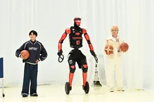 timelesz、“食べられることが目的”のロボットと対面　最新のバスケロボも登場