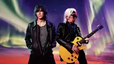 B'z、日テレ系サッカーテーマソング「完全無欠」発表「勇気と希望を見せてくれる選手たちに大きな拍手を」【コメント全文】