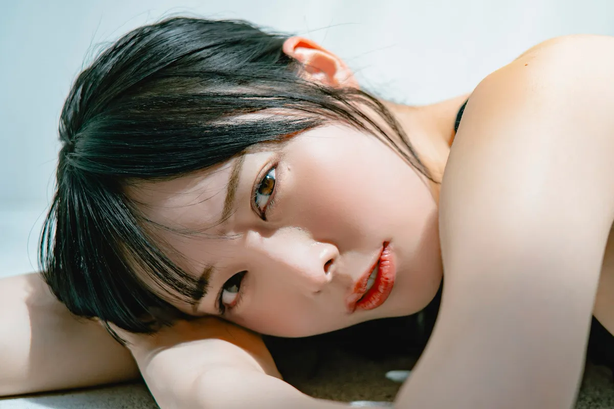 「#Mooove!」のサポートメンバー・七海りお、洗練された美貌と抜群のスタイルが見つかる