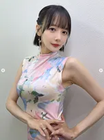 岡田紗佳「見下されたい？？？？？」　ボディラインあらわな衣装に反響相次ぐ「たまらん！」