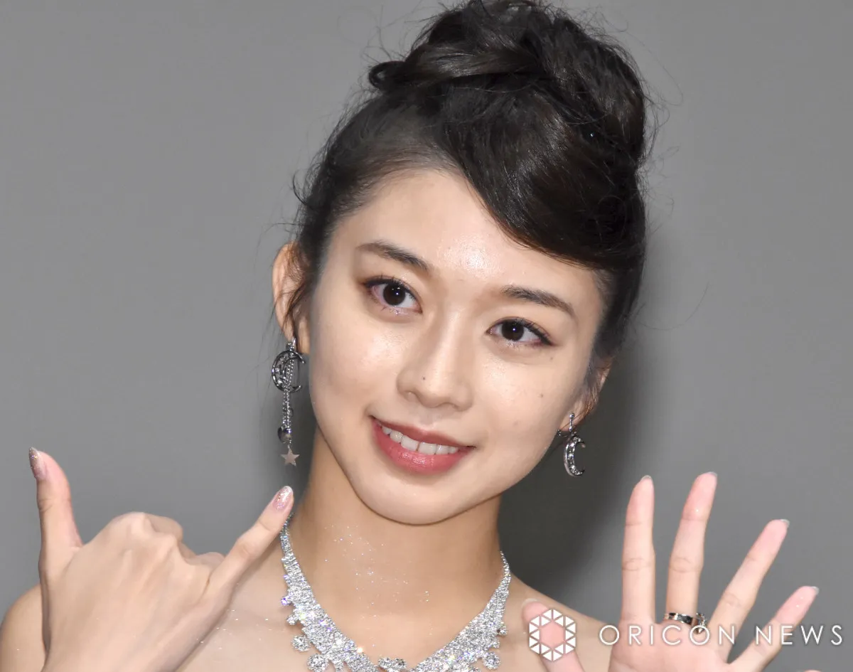 モー娘。牧野真莉愛、ド肝抜くミニスカ姿で登板「驚きでしたwww」「新庄LOVEなお衣装！」「見事なノーバン始球式」