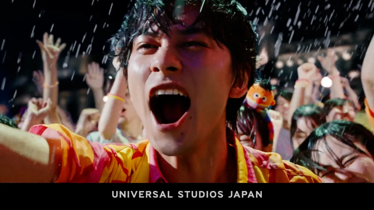 北村匠海、USJ史上初“夏祭り”で熱狂　夜にびしょ濡れで踊り、ゲーム＆花火も