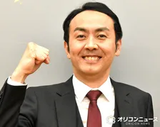 アンガールズ田中卓志、5月に誕生・長男の“カープユニ姿”を公開「パパ譲りで大きい」「手脚長い!!」