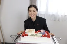 「58歳になりました!!」鈴木京香、誕生日サプライズに喜び「実は、50歳の誕生日も…」　黒島結菜らバースデーソングで祝福