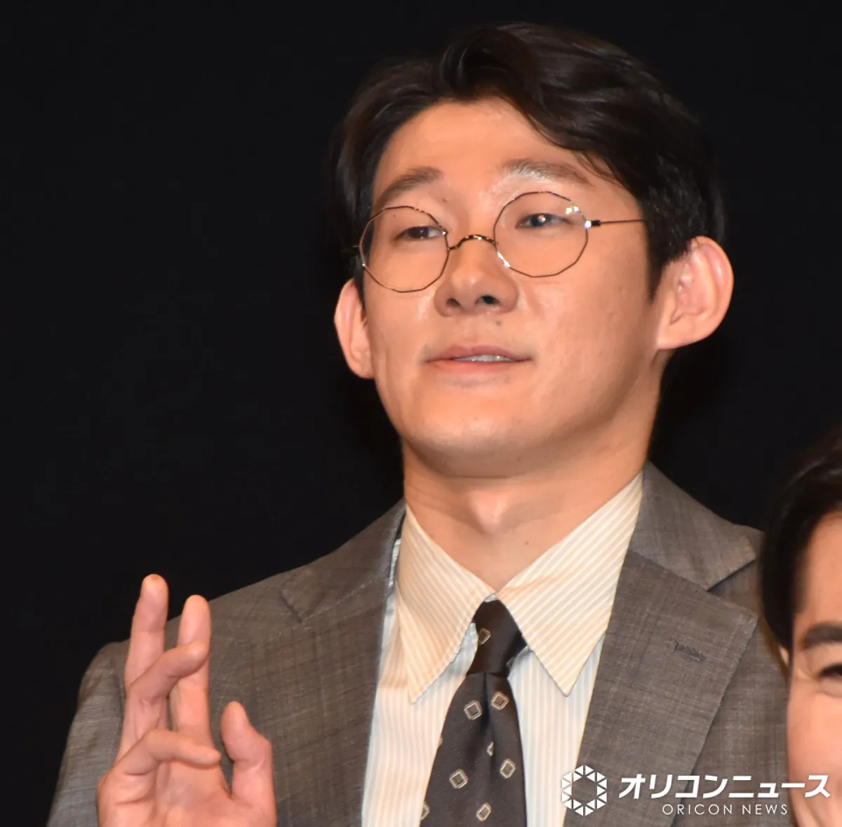 ロングコートダディの堂前透、生配信で結婚発表　突然の報告に相方・兎は戸惑い「知らなかったからさ、一切…」