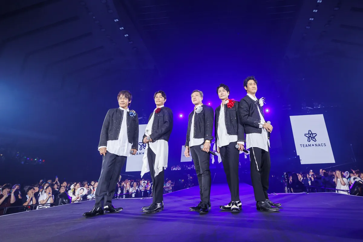 鈴井貴之＆TEAM NACSら、“CUEソング”と“トーク”で大盛り上がり　オフィスキュー所属アーティスト総出演『ジャンボリー』開催