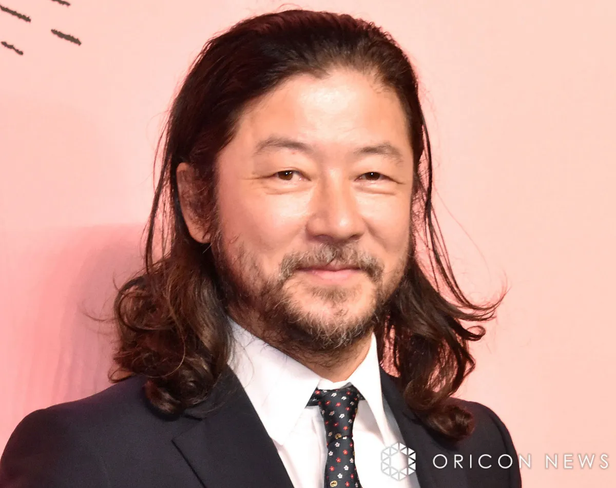 浅野忠信、俳優の息子と“貴重”な親子2ショット 元妻はChara