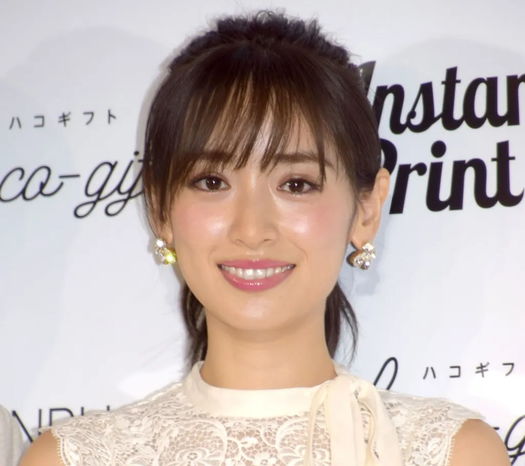 新婚の泉里香、スタイル際立つ“和装”ショットが話題「暑さも吹き飛ぶ可愛さ」「正に和服美人」