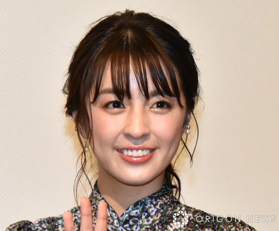 柳ゆり菜、白肌際立つビキニ姿で夏満喫　太もものぞく“ビーチコーデ”ショットも披露