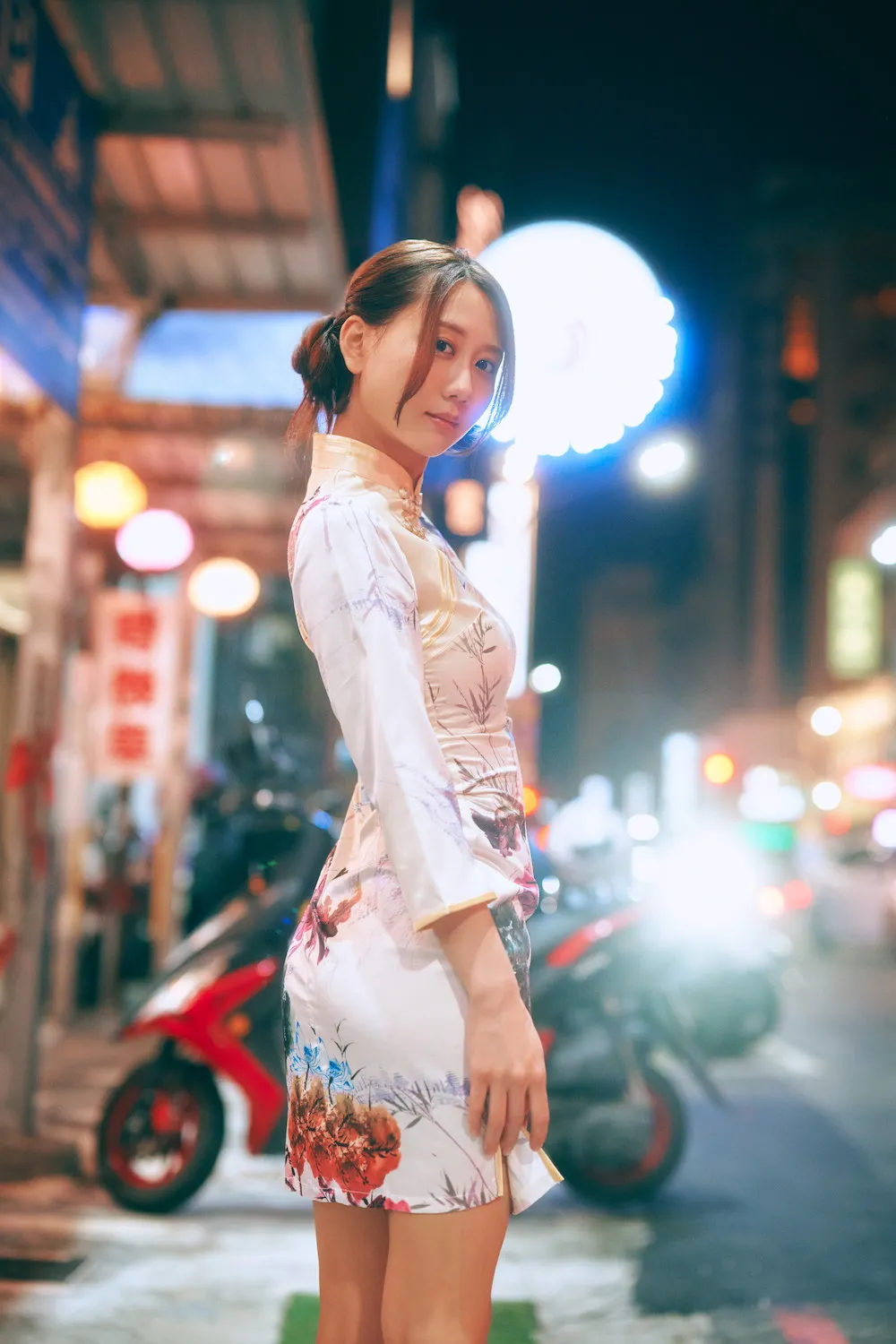 元SKE48・古畑奈和、約3年半ぶり写真集発売　ボディラインあらわな“ミニチャイナ”＆ランジェリーカット先行解禁