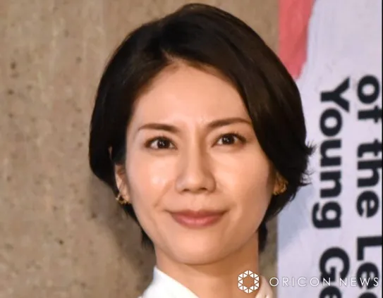 松下奈緒、“脚長コンビ”の遠藤憲一とキメポーズでドラマ告知「ダンスグループ捜査一課だ」「脚ナガッ」