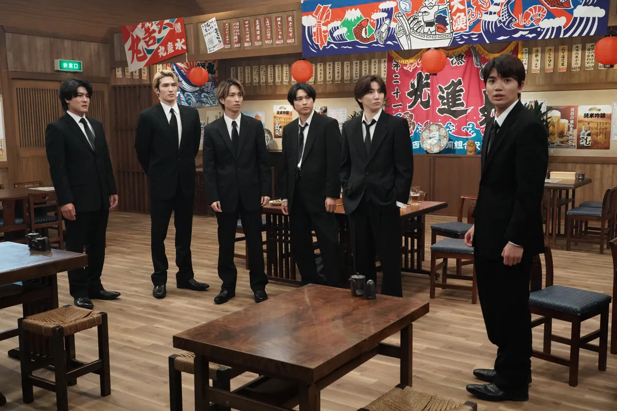 SixTONES、“10年ぶり”6人全員そろい芝居　「桃太郎」続編も…ゲストの戸次重幸に松村北斗が食い込み