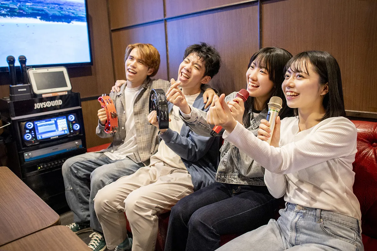 カラオケ曲、今も“耳コピ”で作るってホント？ 意外な理由や職人の苦労…ミセスの曲が“大変”な理由も明かす