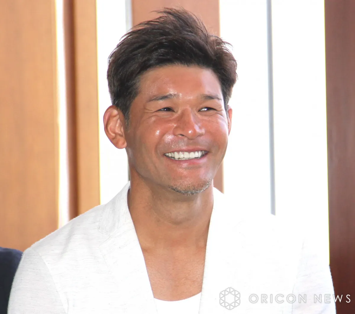 照英、8歳 愛娘が“最強アイテム”をかけた姿を紹介「日差しから目を守る為に」