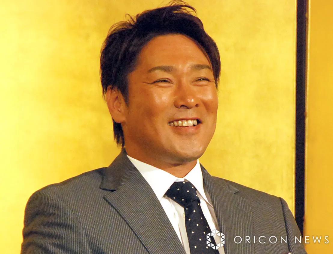 “激やせ”で話題の元木大介氏、細身際立つ私服ショット「何でも似合う元木さん」「ネックレスがいい感じ」