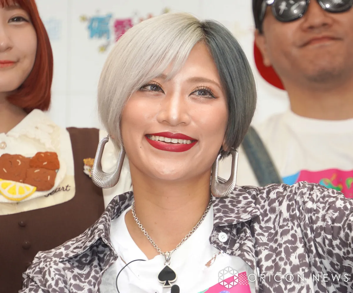 ぱーてぃーちゃん信子、”ナチュラル”な7年前の水着ショットが話題「控えめに言っても、めちゃイイ」「上戸彩かと」