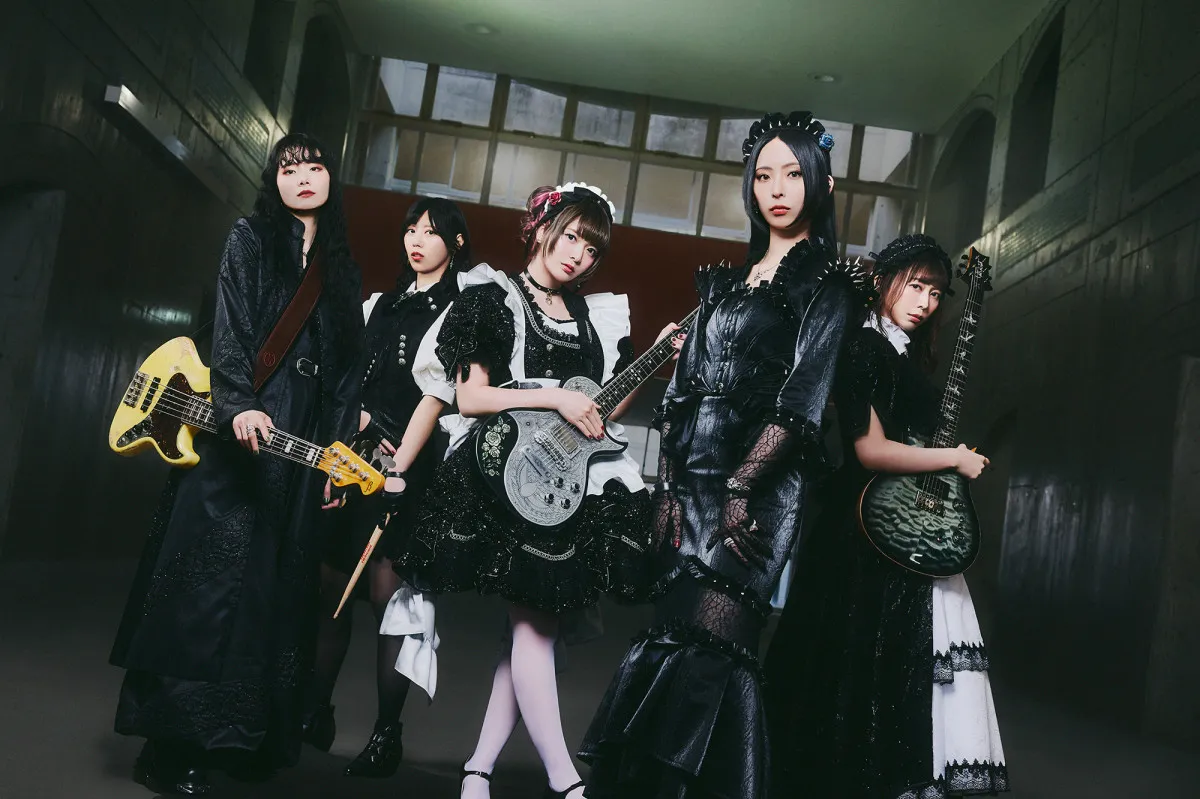 BAND-MAID、Netflixで話題『桃源暗鬼』のEDテーマ「What is justice?」ライブショート映像を初公開