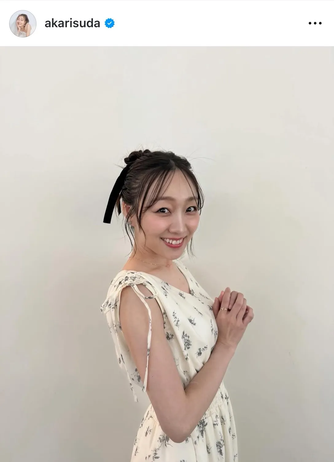 須田亜香里、美背中あらわな“大胆衣装”にドキッ「セクシー」「後ろ姿も美しい」