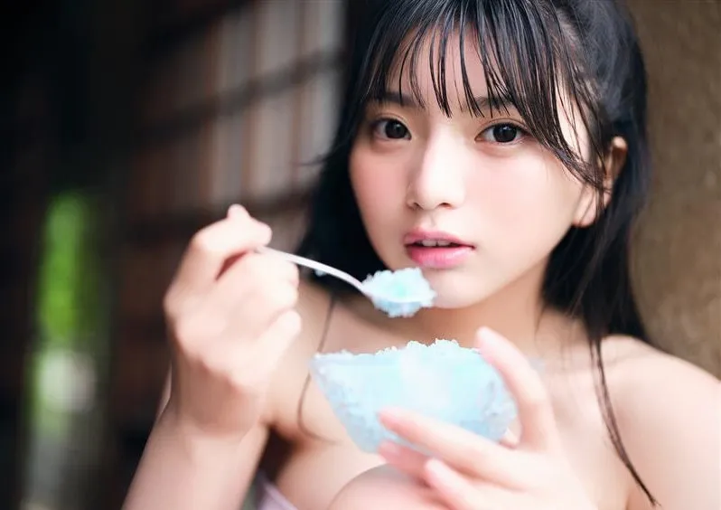 身長148cmの道産子美ボディ・姫野ひなの、『スピリッツ』で人生初表紙「普通の学生だった私がコンビニや本屋さんに並んでるって…」