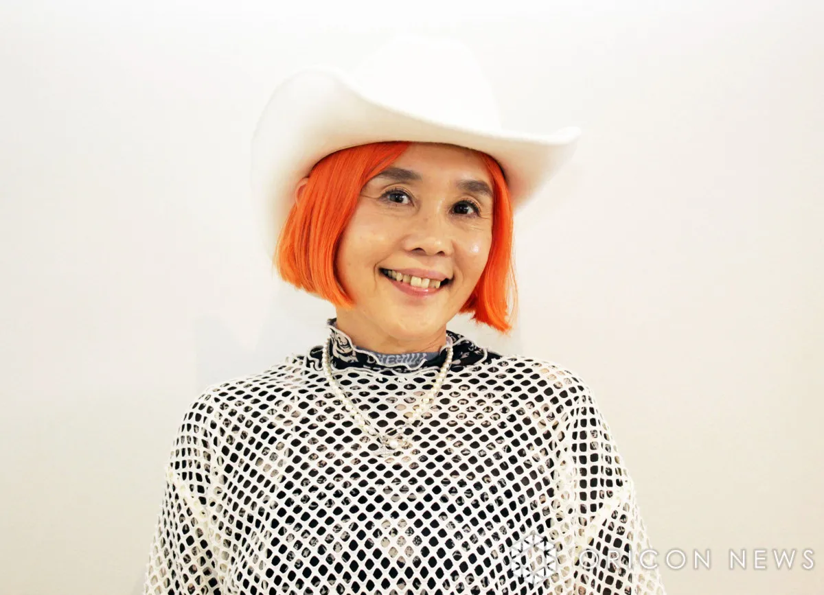 62歳・野沢直子、再婚相手と“ほぼ顔出し”2ショットでポーズ「きゃっお似合い」