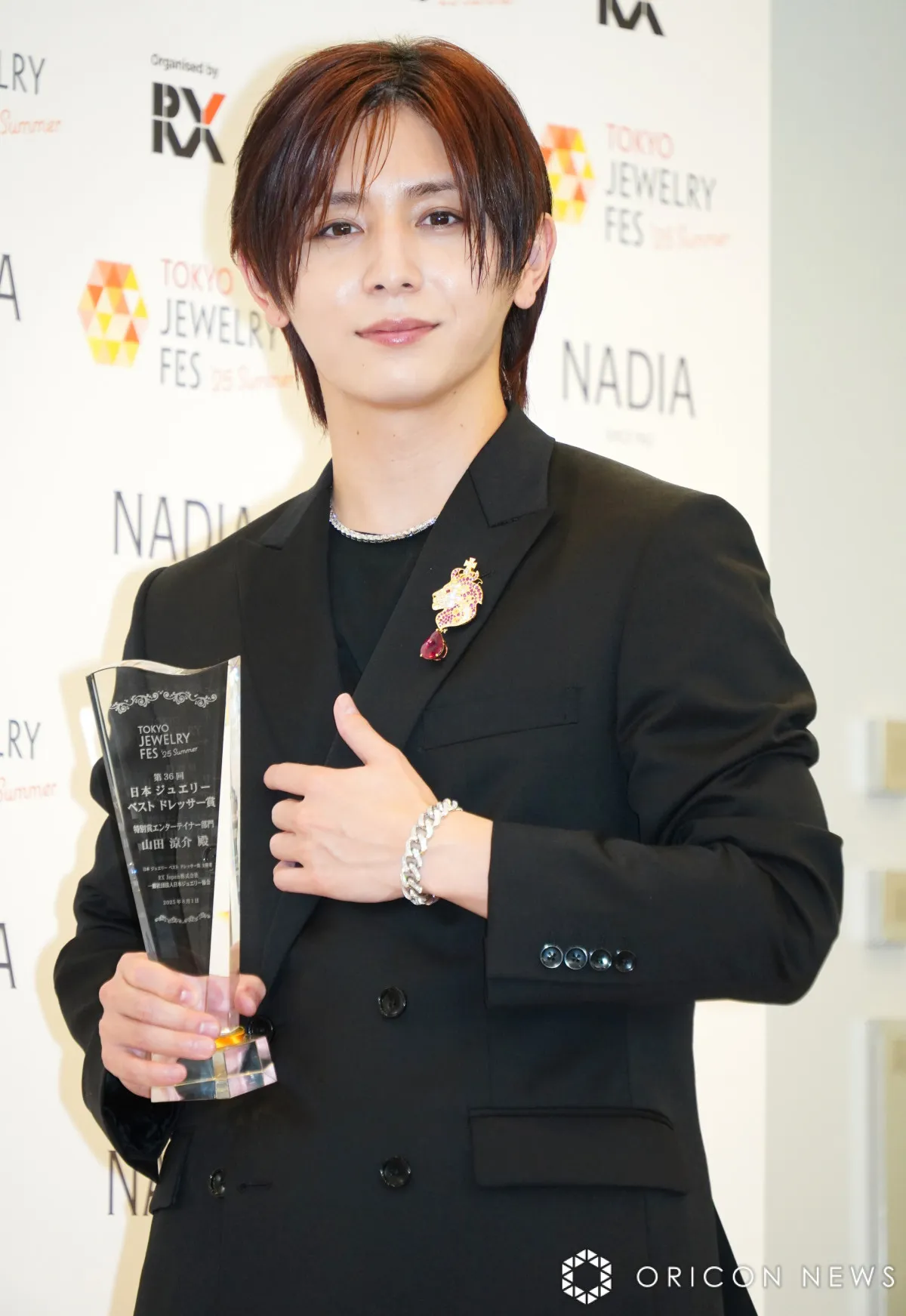 山田涼介、ジュエリーの似合うメンバー聞かれ即答「僕です」　知念侑李に“イケメン彼氏”ムーブでプレゼント