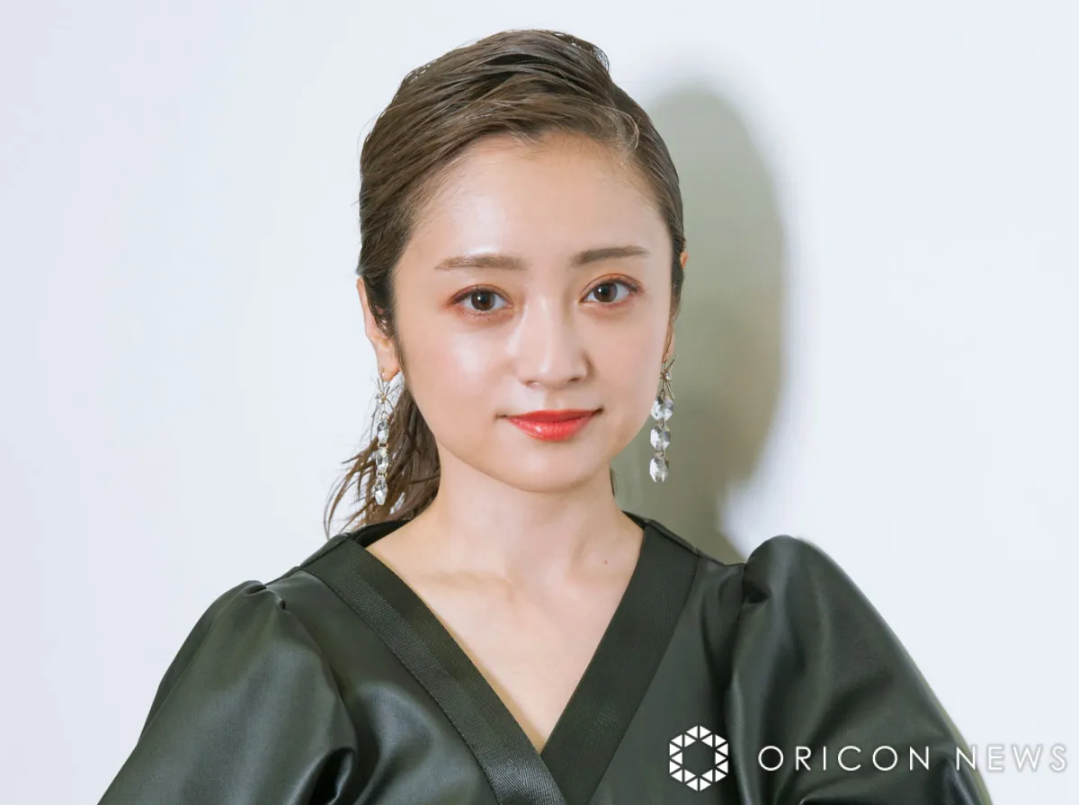 安達祐実、9歳息子が撮ったプライベートショットで“母の顔”「祐実ママ」「すごく優しい笑顔」「素敵な光景が目に浮かびます」