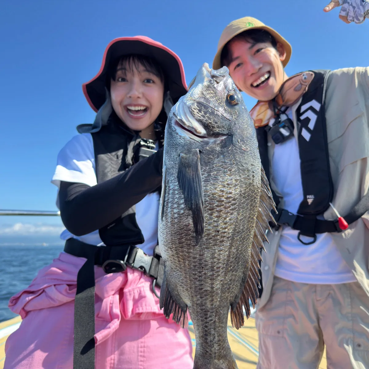 山之内すず、大阪湾で50センチ級の巨大チヌに挑む「初めての釣りすっごい楽しかったです」