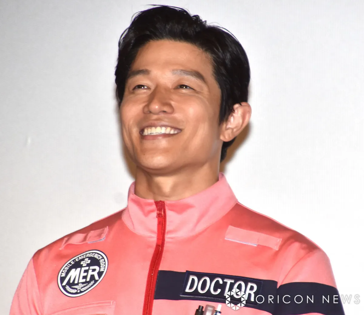 鈴木亮平、劇場版『TOKYO MER』撮影ない現場にふらっと登場　佐野勇斗が明かす「お休みだったのにプライベートで」