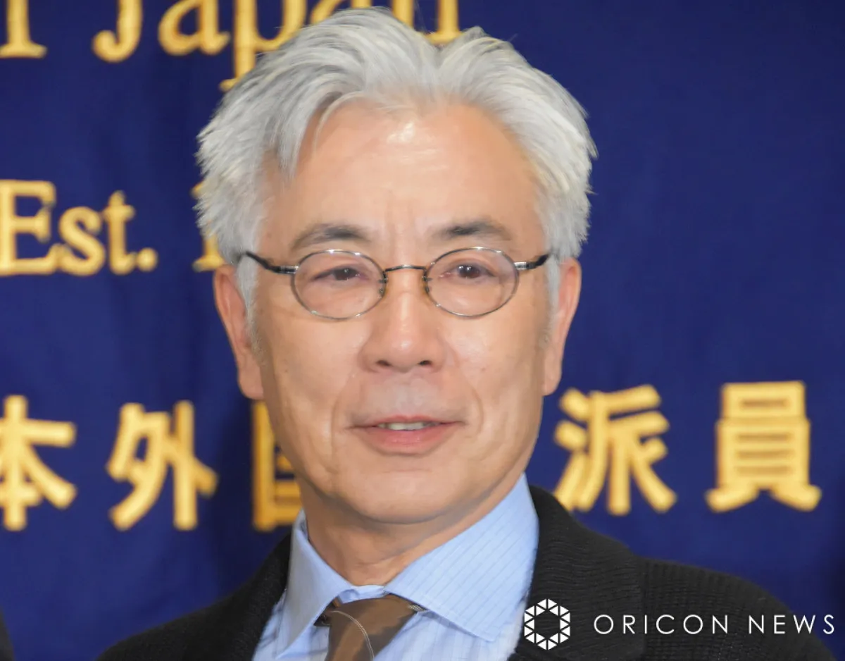 イッセー尾形、手描きの水墨画イラストが「芸術的」「センスすごい！」と話題　ドラマ共演・倉科カナの後ろ姿描く
