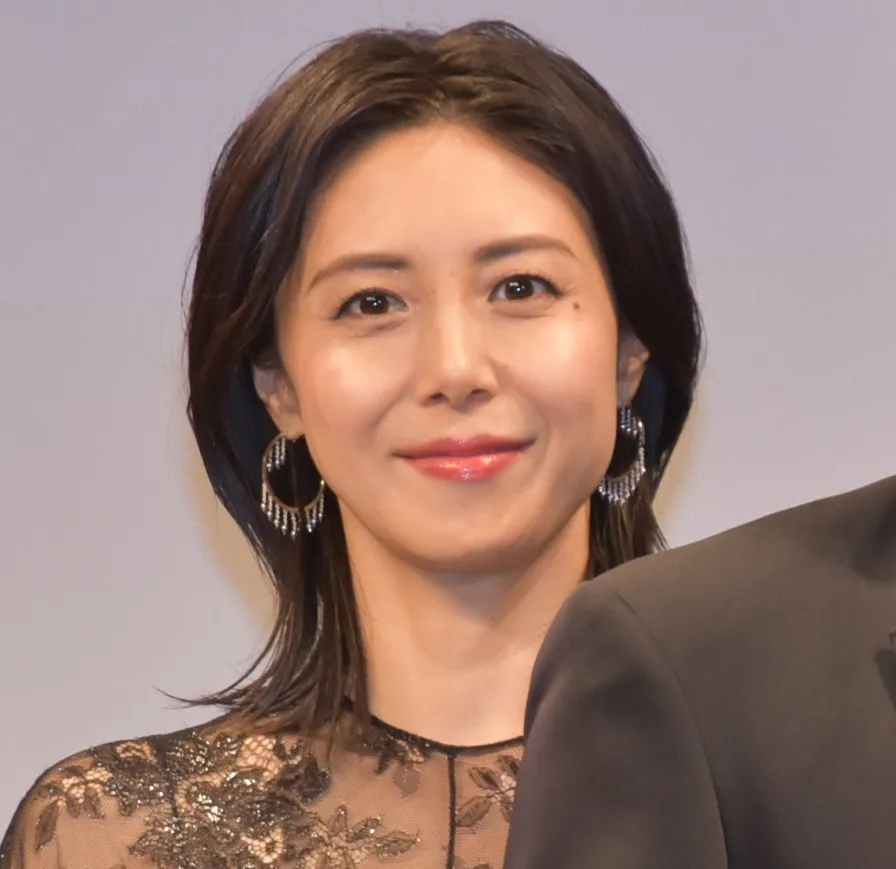 松嶋菜々子“息子たち”との3ショット「お綺麗」「美形家族が増えましたね」　『あんぱん』オフショに反響