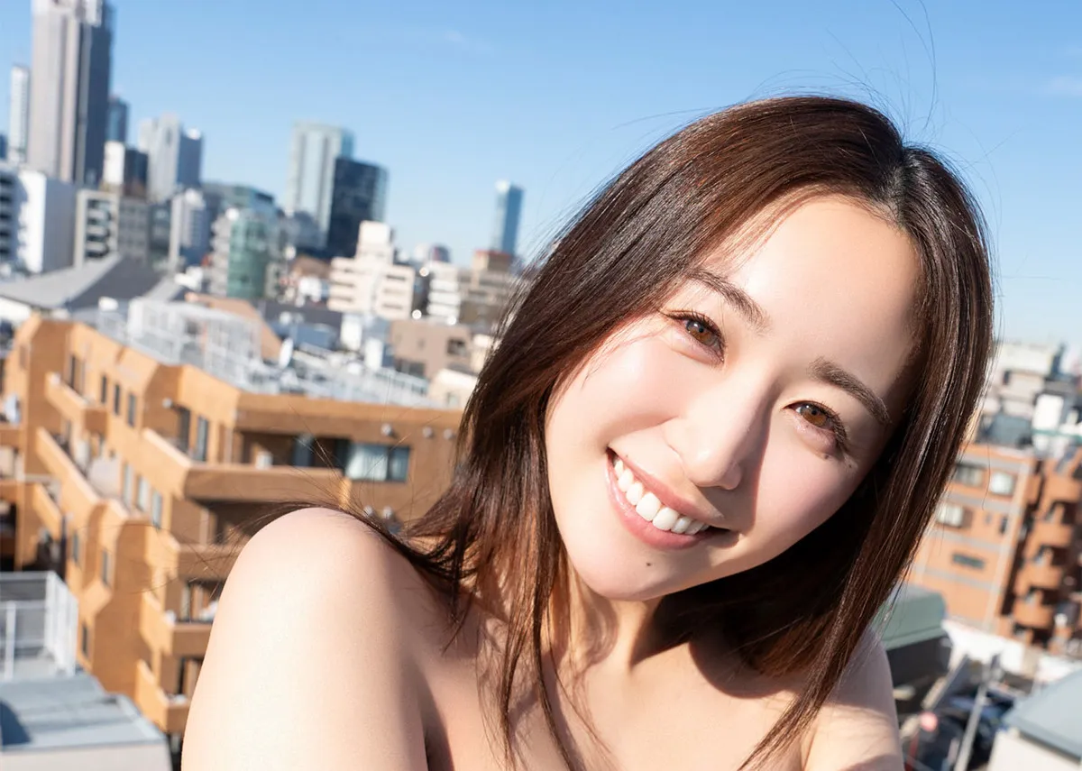 “あざとすぎるハニトラ”で話題の三輪晴香、美スタイルくっきりのライダースーツに隠れた小悪魔ボディ