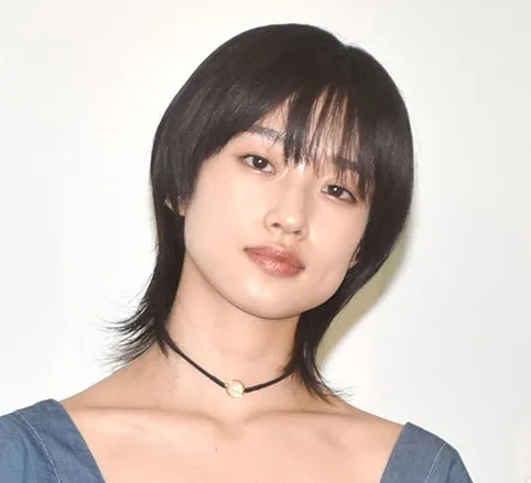 河合優実、“妹”との仲良しショット「貴重な照れ笑い」「可愛い姉妹ですね」　『あんぱん』で原菜乃華と共演