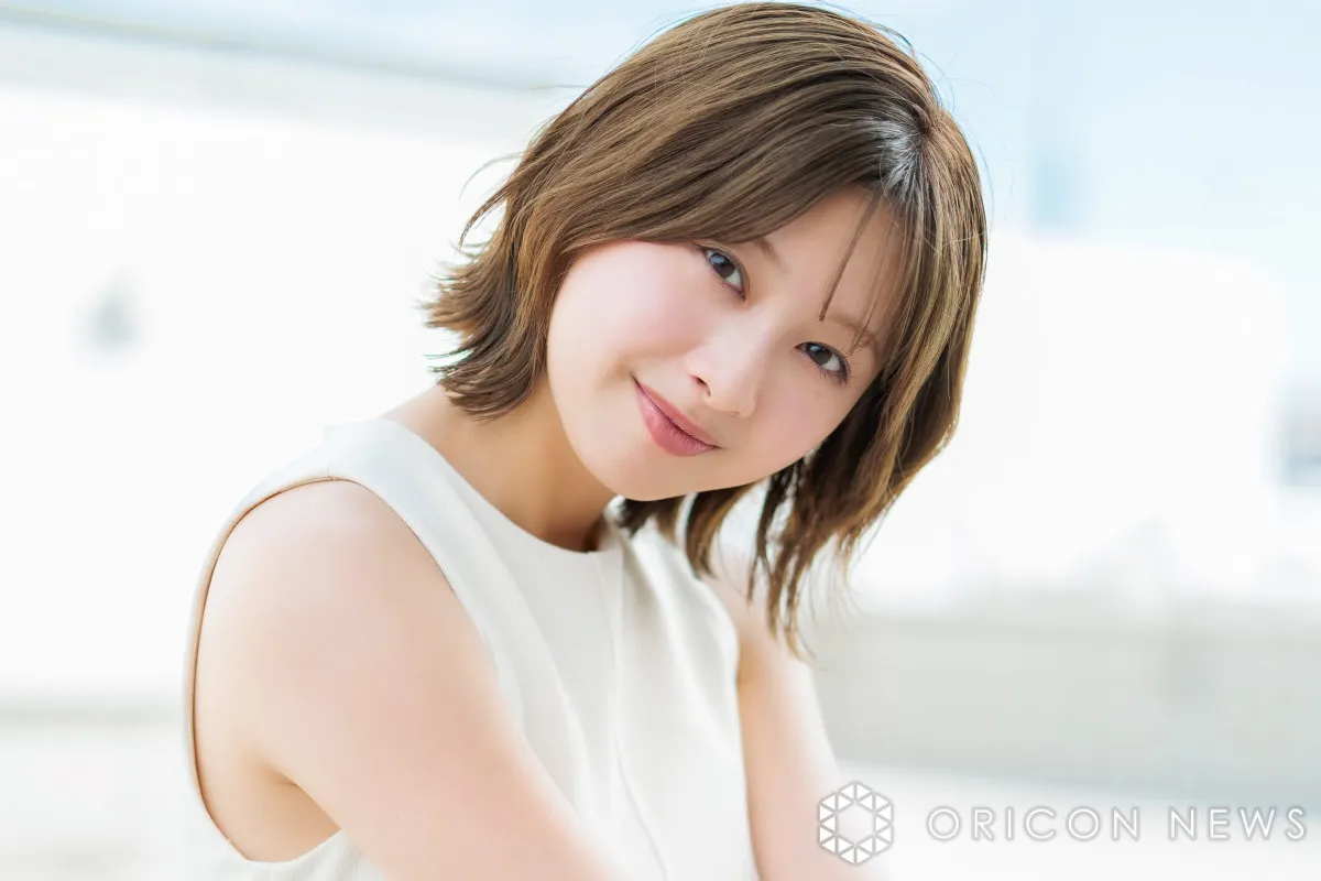 日向坂46富田鈴花、1st写真集でのスタイルを自画自賛　コンプレックスだった体形が今は“強み”に「めっちゃきれい（笑）」【インタビュー】