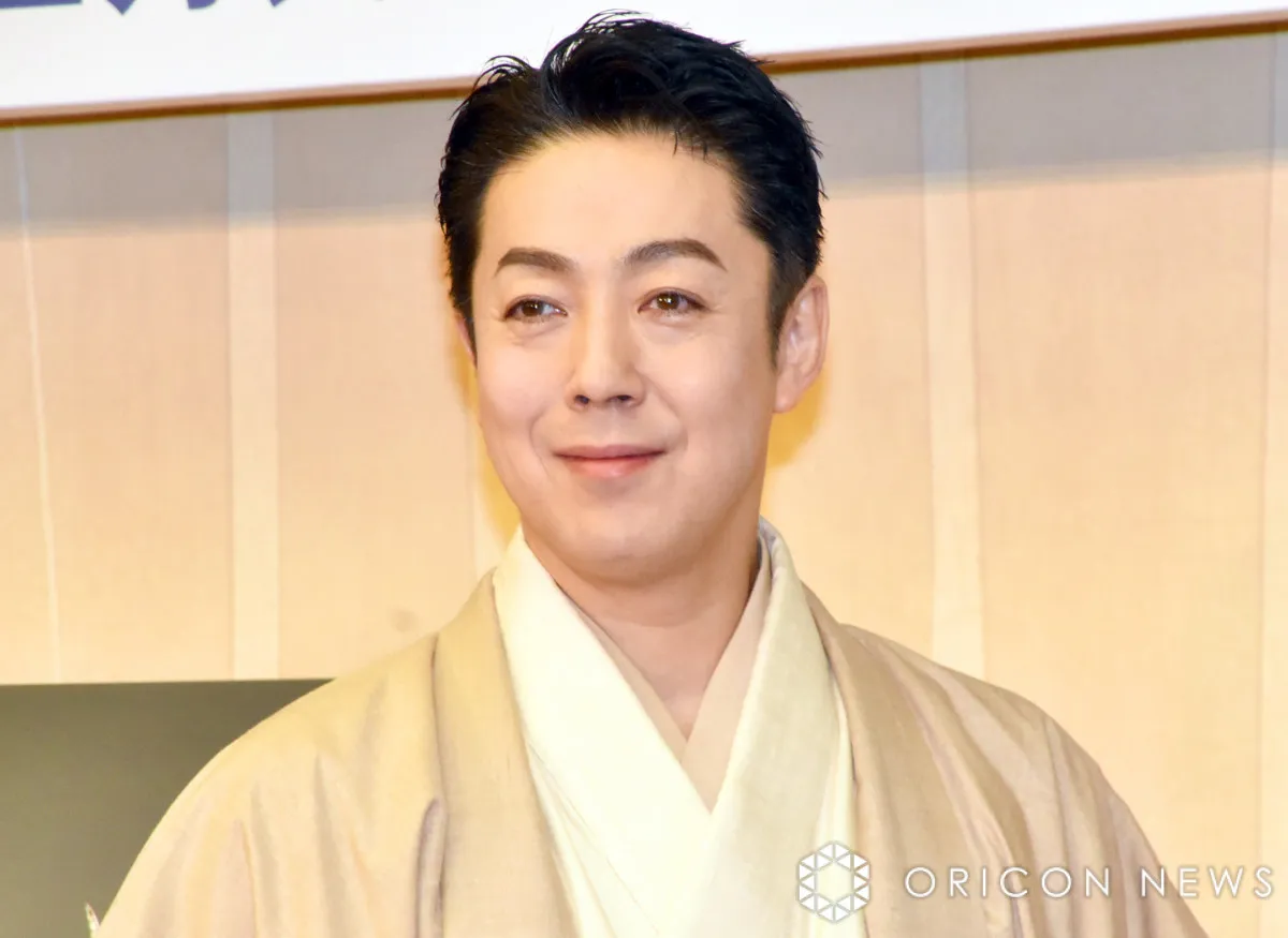 八代目 尾上菊五郎、紋付袴姿で“ジョジョ立ち風ポーズ”のレアショット　『ジョジョの奇妙な冒険』は「私の大好きな漫画」