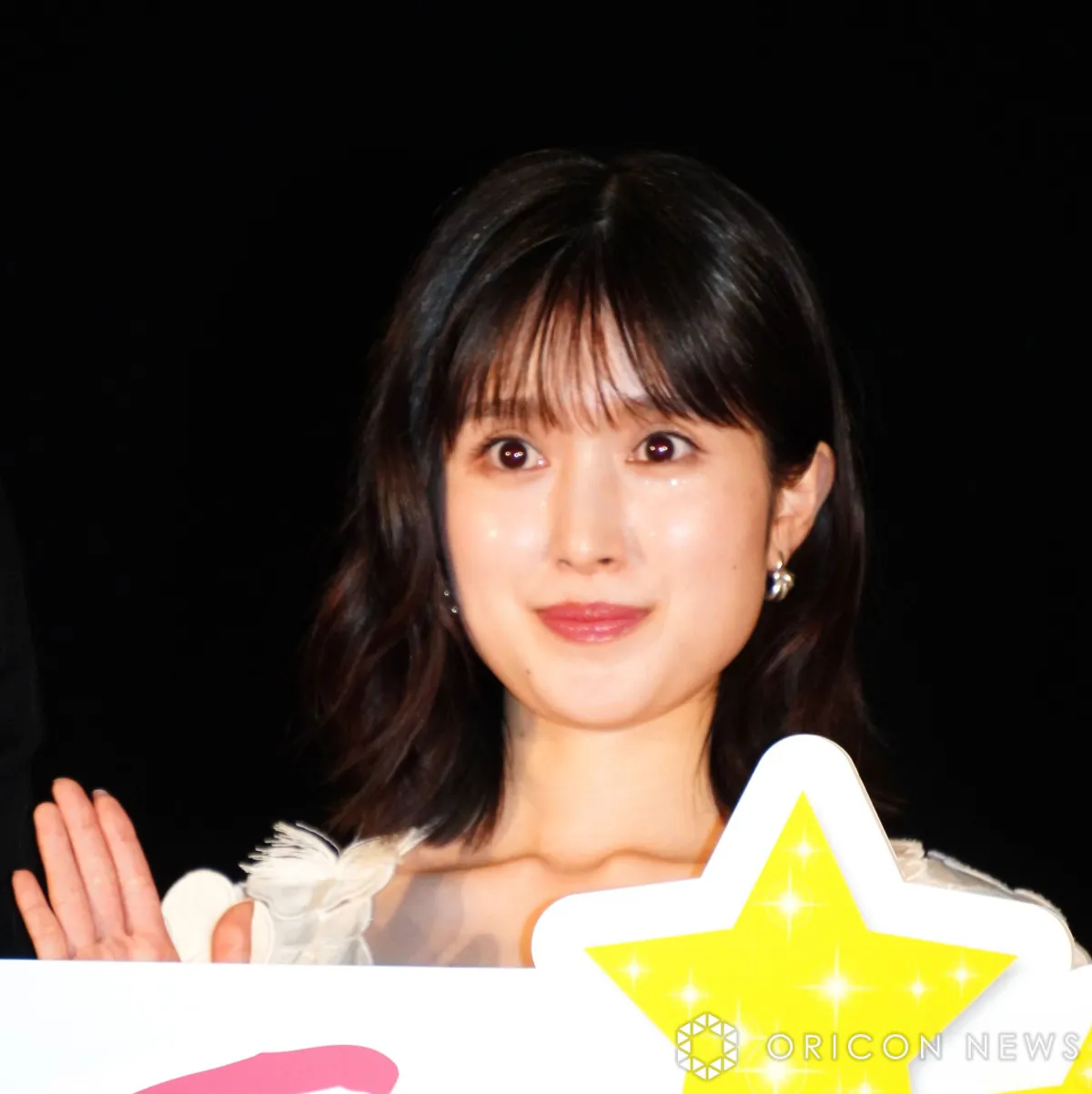 福本莉子、白ワンピースから二の腕＆ふくらはぎスラリ　長澤まさみへの憧れ語る「すてきを更新し続ける方」