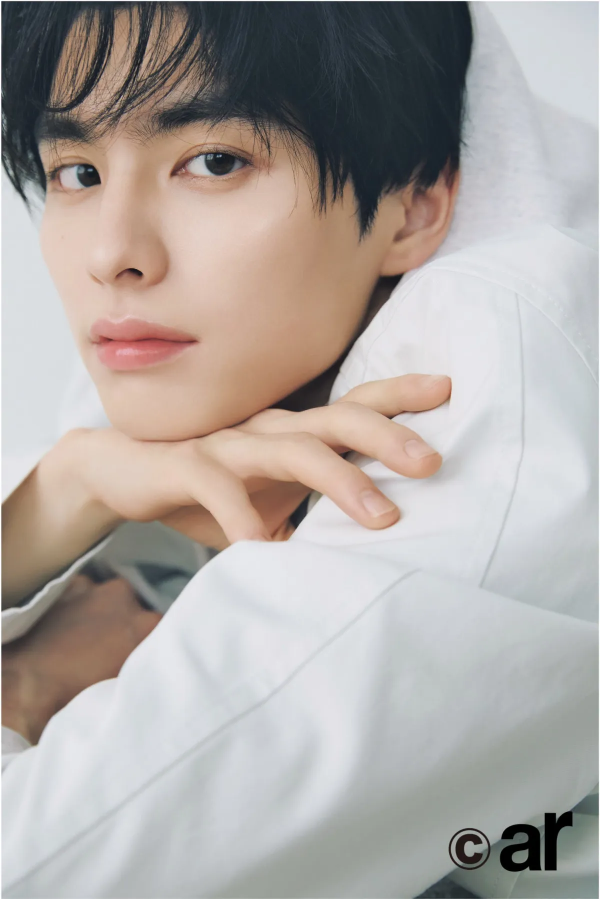 本田響矢、発売前から話題『ar』BOOK in BOOKで3パターンの”顔”　超・ドアップショットも