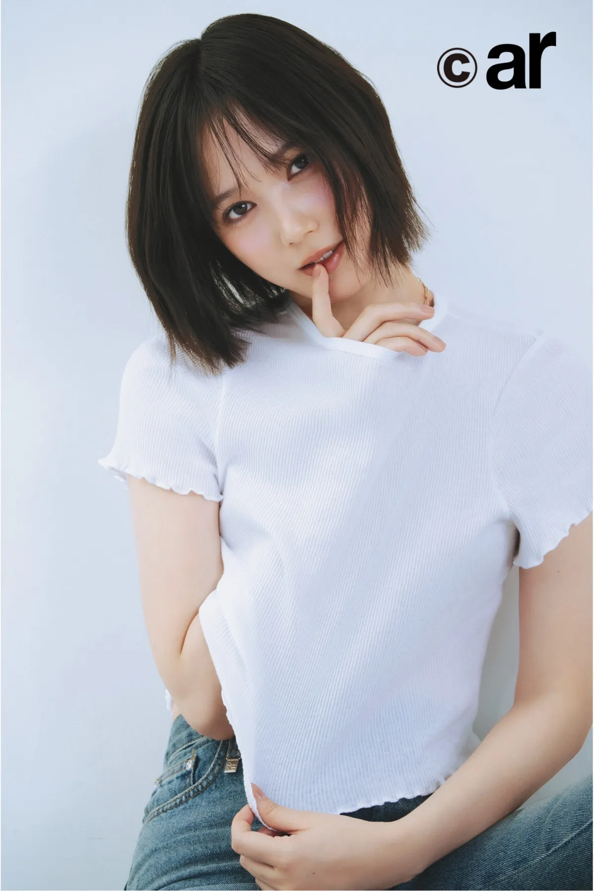 本田翼、ギャル感たっぷりデニムコーデ披露　セクシーなミニスカデニムも