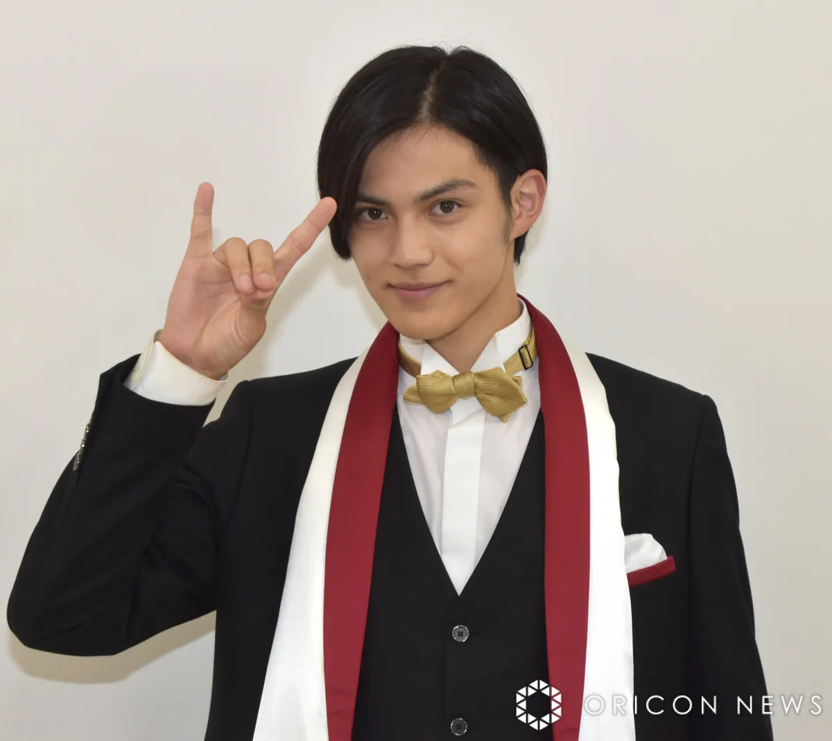 簡秀吉、『仮面ライダーギーツ』の“戦友”小貫莉奈へエール「応援しまっす」