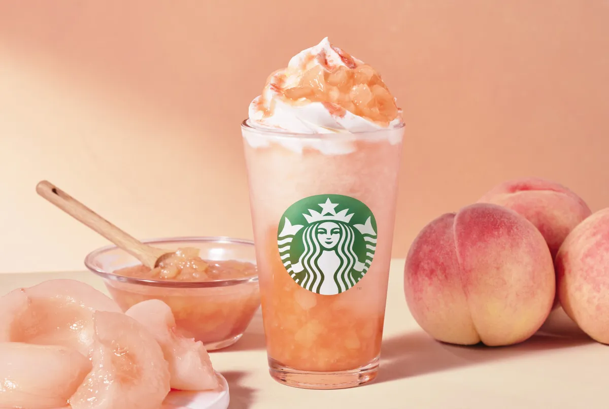【きょうから】スタバに”ピーチ果肉”をさらにトッピングした『More ヘブンリー ピーチ フラペチーノ』が降臨